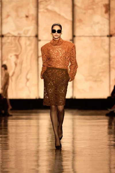 Look 28
